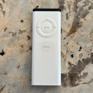 Apple Remote Control Model A1156 for Mac, Macbook, iMac, or iPod